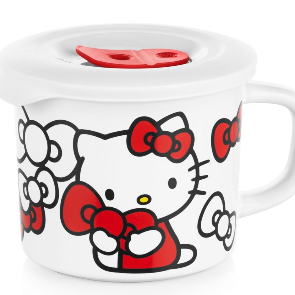 Corningware Hello Kitty 20-ounce Meal Mug with Lid